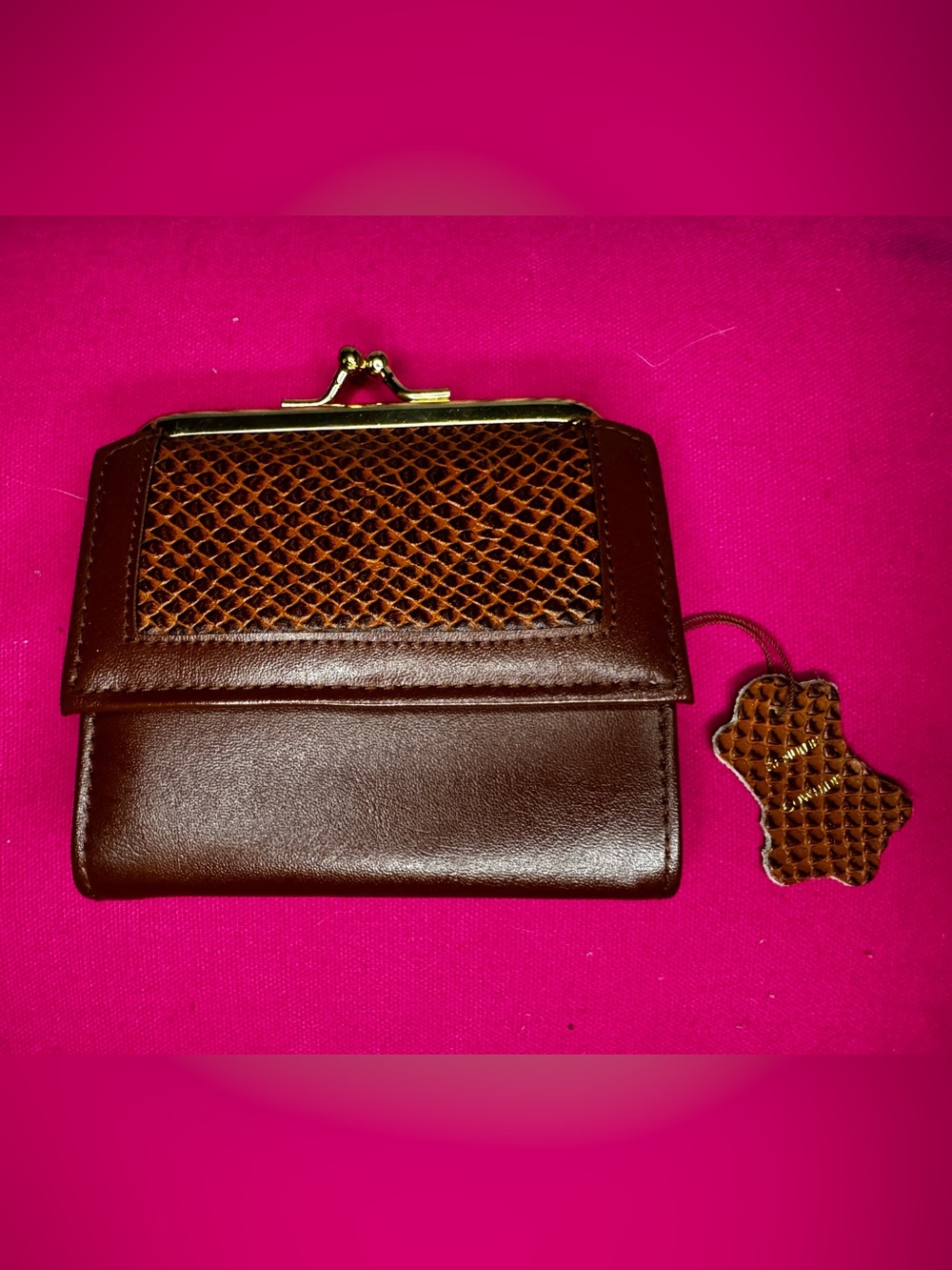 Vintage Avon Kisslock Leather Wallet
